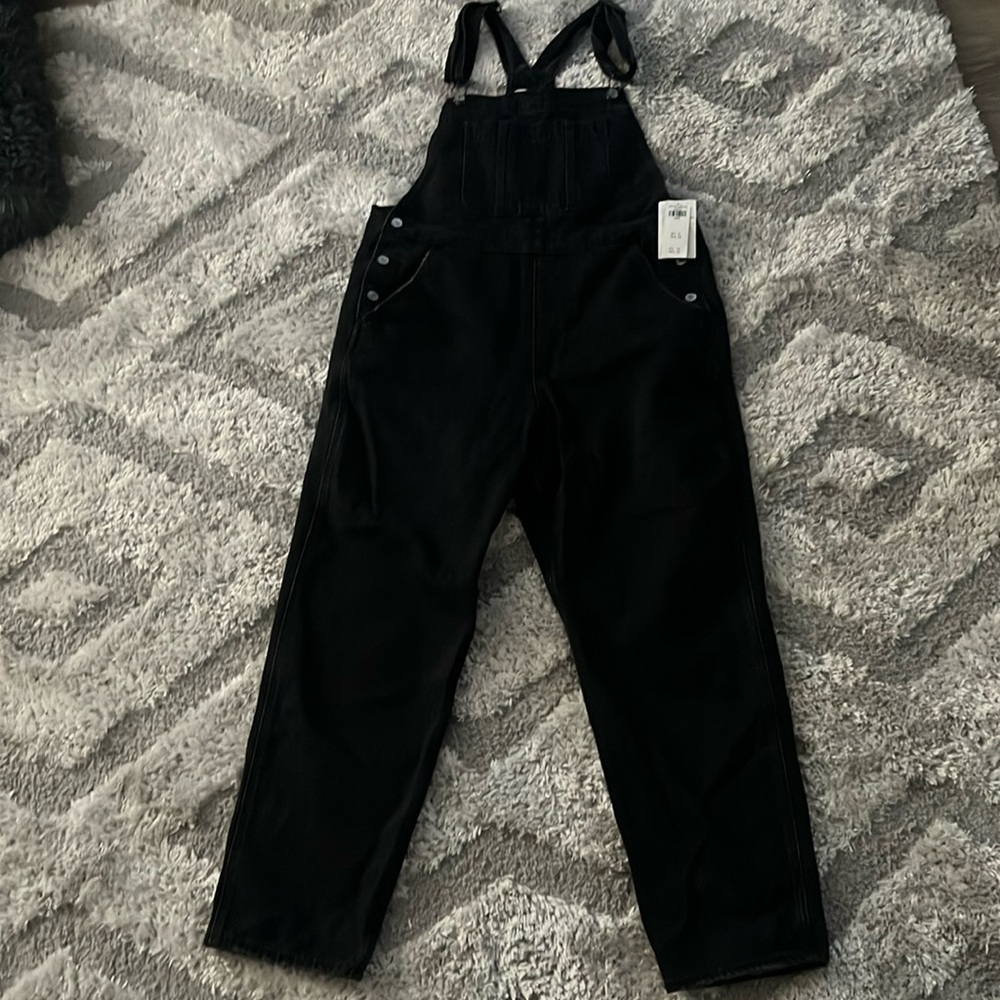 Womens NWT black Abercrombie overalls size large